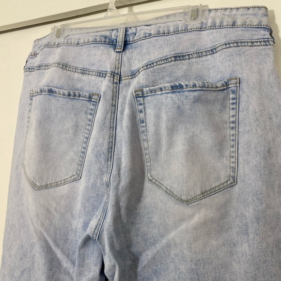 Rue21 Size 16 Light Blue Ripped Mom Jeans - Picture 6 of 6